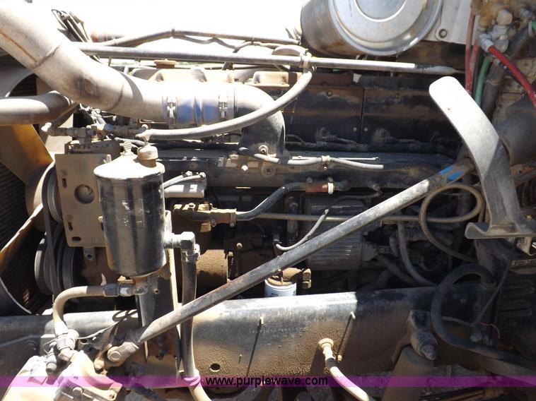 image for item K3988 1992 Freightliner FLD120 semi truck