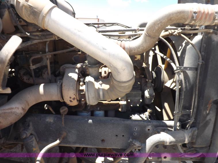 image for item K3988 1992 Freightliner FLD120 semi truck