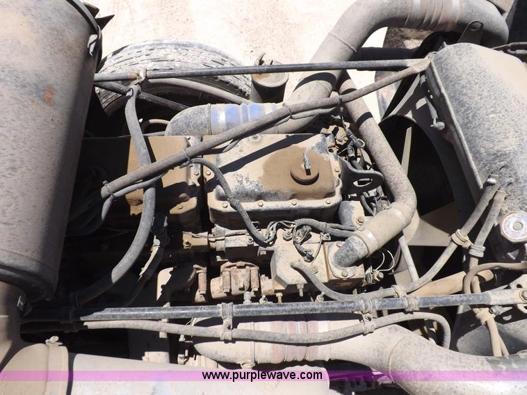 image for item K3988 1992 Freightliner FLD120 semi truck