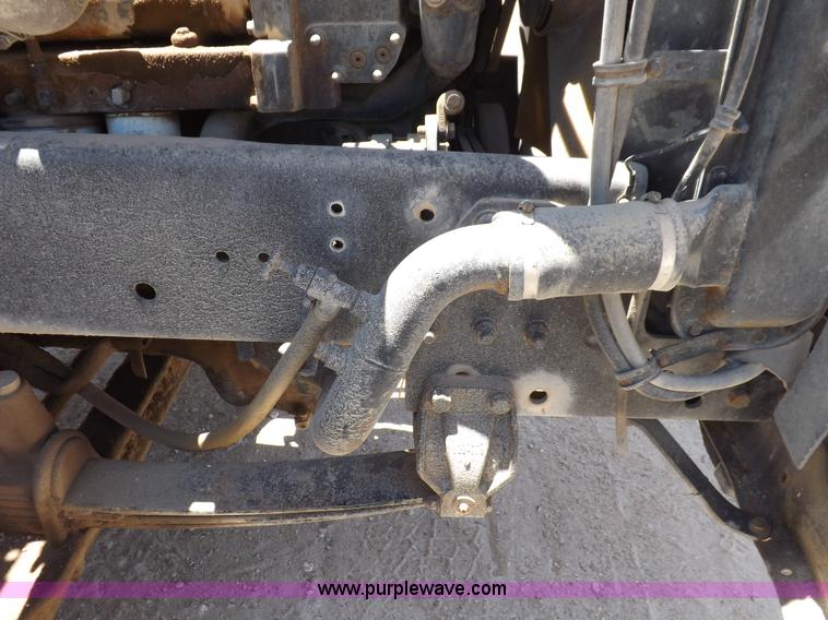 image for item K3988 1992 Freightliner FLD120 semi truck