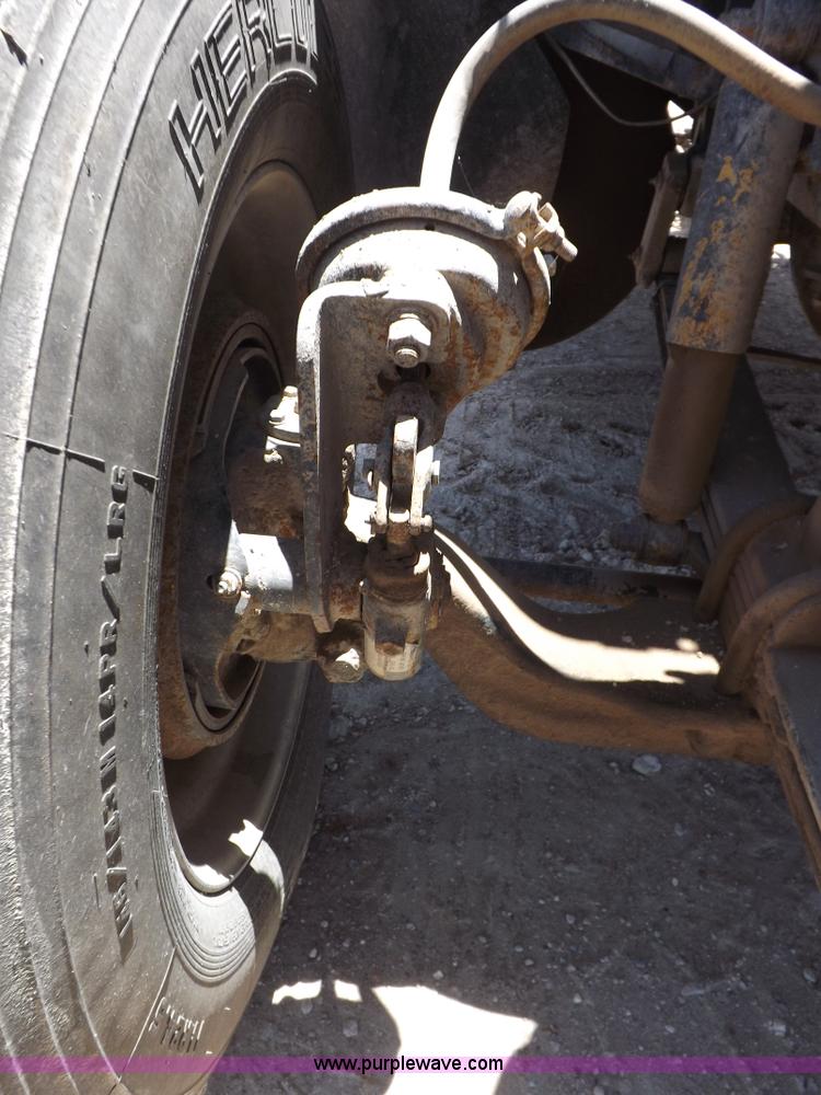 image for item K3988 1992 Freightliner FLD120 semi truck