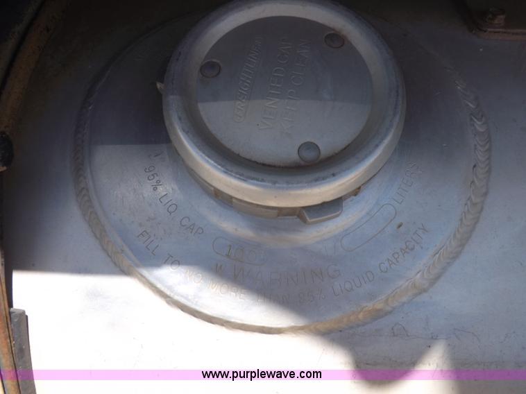 image for item K3988 1992 Freightliner FLD120 semi truck