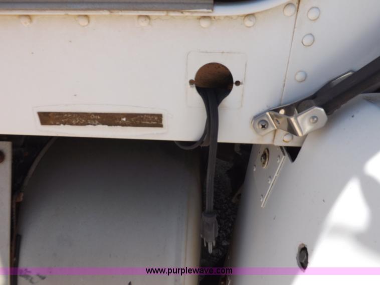 image for item K3988 1992 Freightliner FLD120 semi truck