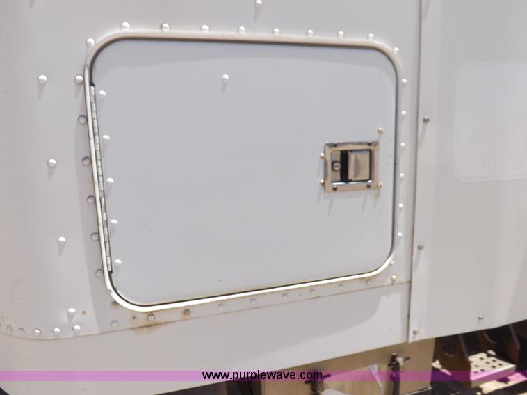 image for item K3988 1992 Freightliner FLD120 semi truck