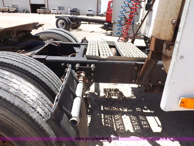 image for item K3988 1992 Freightliner FLD120 semi truck