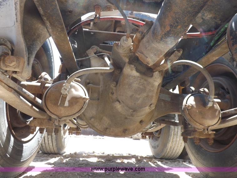 image for item K3988 1992 Freightliner FLD120 semi truck