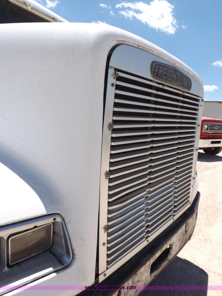 image for item K3988 1992 Freightliner FLD120 semi truck