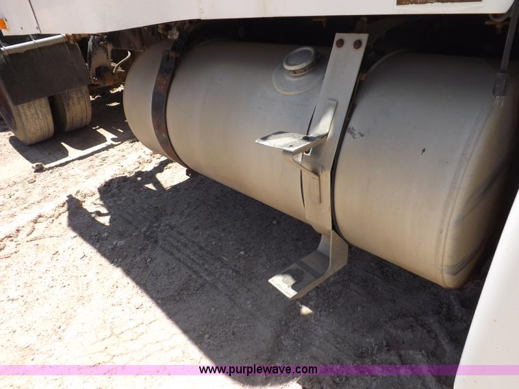 image for item K3988 1992 Freightliner FLD120 semi truck