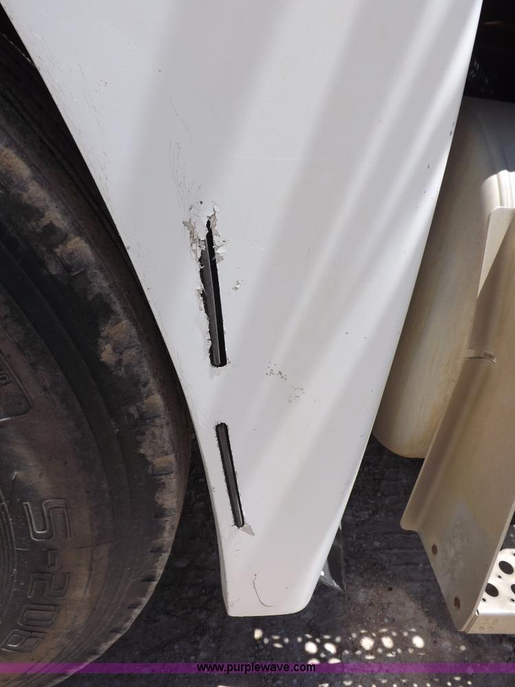 image for item K3988 1992 Freightliner FLD120 semi truck