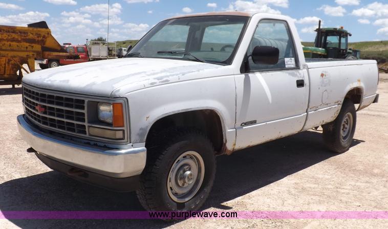 image for item K3989 1989 Chevrolet Cheyenne 1500 pickup truck