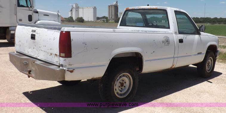 image for item K3989 1989 Chevrolet Cheyenne 1500 pickup truck