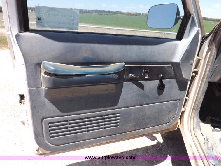 image for item K3989 1989 Chevrolet Cheyenne 1500 pickup truck