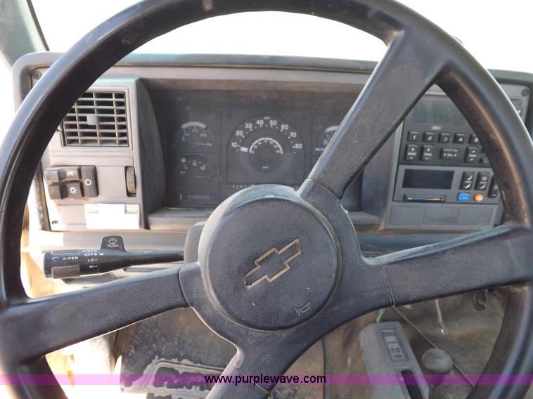 image for item K3989 1989 Chevrolet Cheyenne 1500 pickup truck