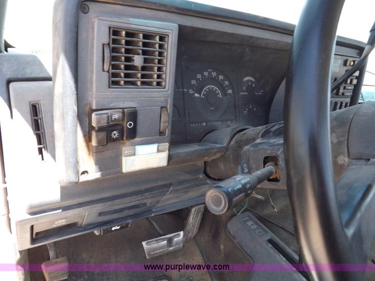 image for item K3989 1989 Chevrolet Cheyenne 1500 pickup truck