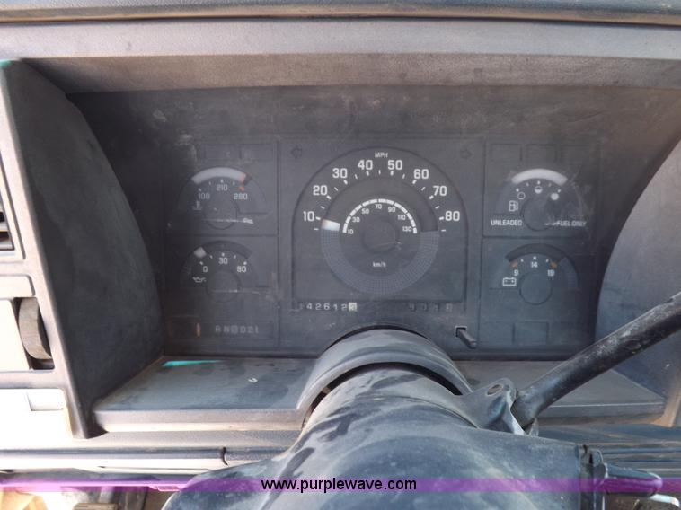 image for item K3989 1989 Chevrolet Cheyenne 1500 pickup truck