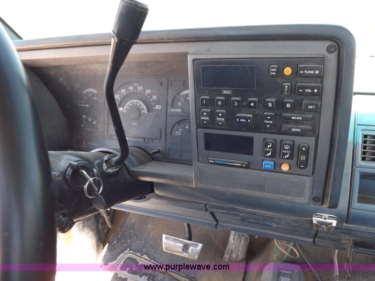 image for item K3989 1989 Chevrolet Cheyenne 1500 pickup truck