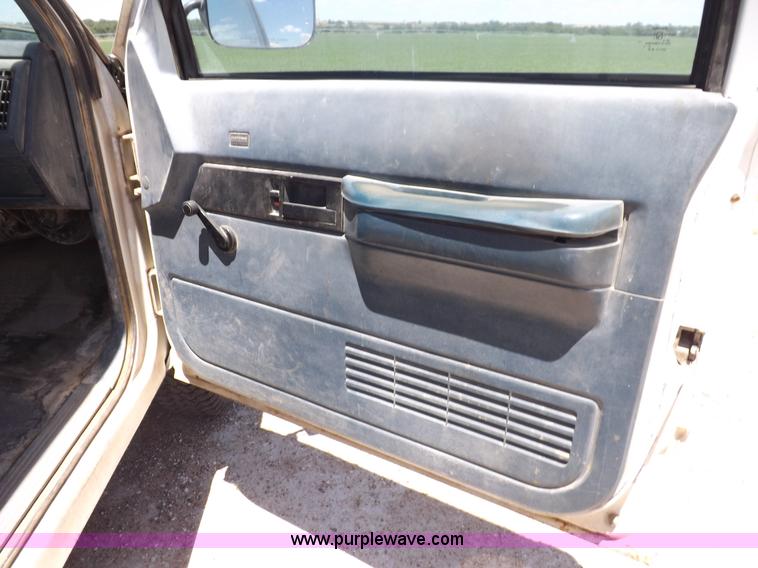 image for item K3989 1989 Chevrolet Cheyenne 1500 pickup truck