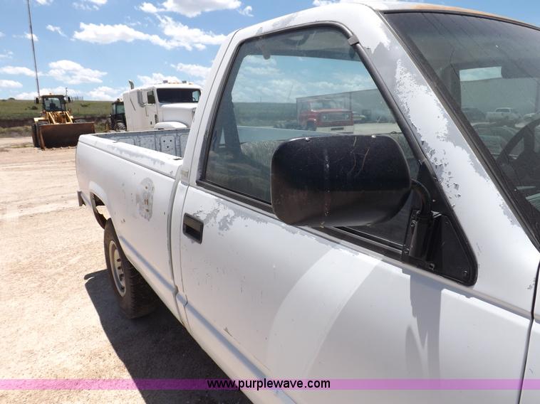 image for item K3989 1989 Chevrolet Cheyenne 1500 pickup truck