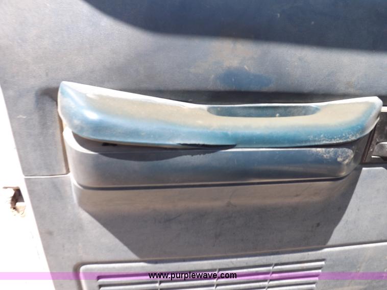 image for item K3989 1989 Chevrolet Cheyenne 1500 pickup truck