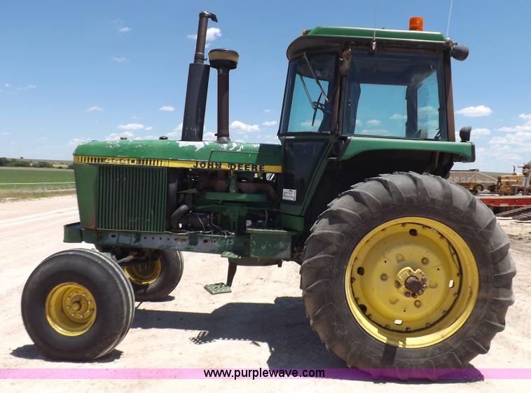image for item K3990 1982 John Deere 4440 tractor