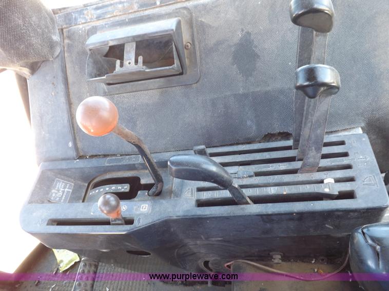 image for item K3990 1982 John Deere 4440 tractor