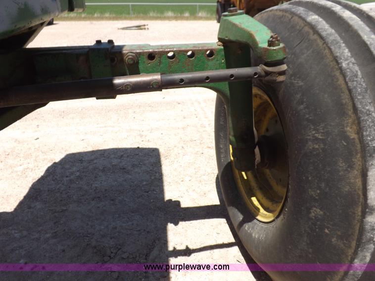 image for item K3990 1982 John Deere 4440 tractor