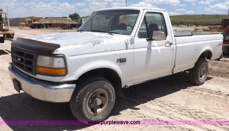image for item K3992 1992 Ford F150 pickup truck