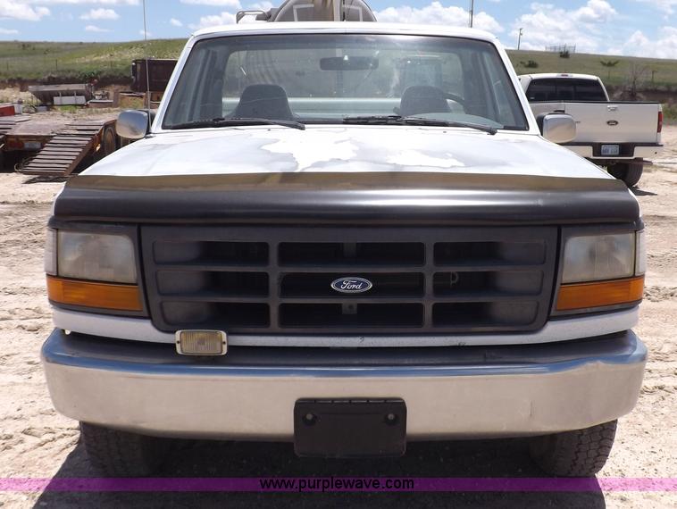 image for item K3992 1992 Ford F150 pickup truck