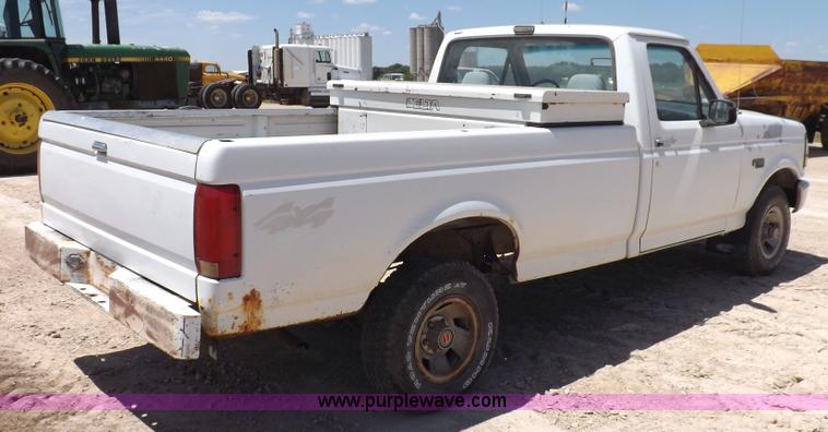image for item K3992 1992 Ford F150 pickup truck