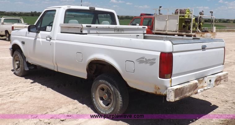 image for item K3992 1992 Ford F150 pickup truck