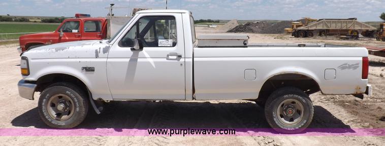 image for item K3992 1992 Ford F150 pickup truck