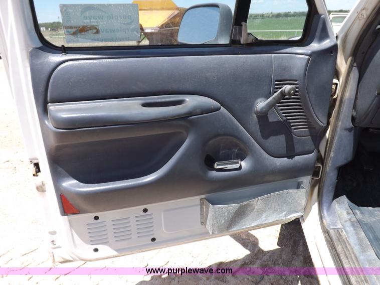 image for item K3992 1992 Ford F150 pickup truck