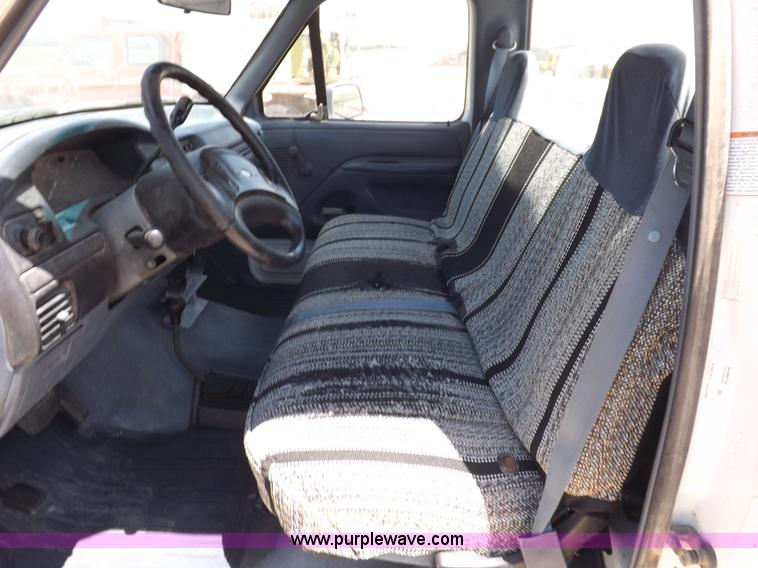 image for item K3992 1992 Ford F150 pickup truck