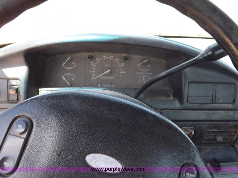 image for item K3992 1992 Ford F150 pickup truck