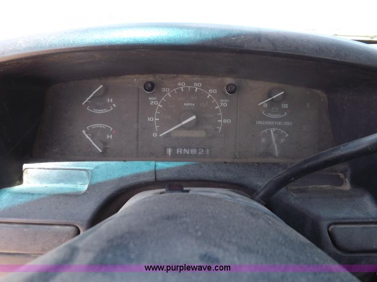 image for item K3992 1992 Ford F150 pickup truck