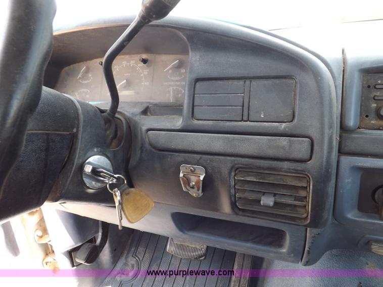 image for item K3992 1992 Ford F150 pickup truck