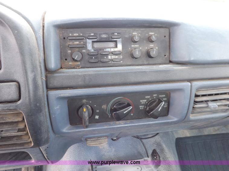 image for item K3992 1992 Ford F150 pickup truck