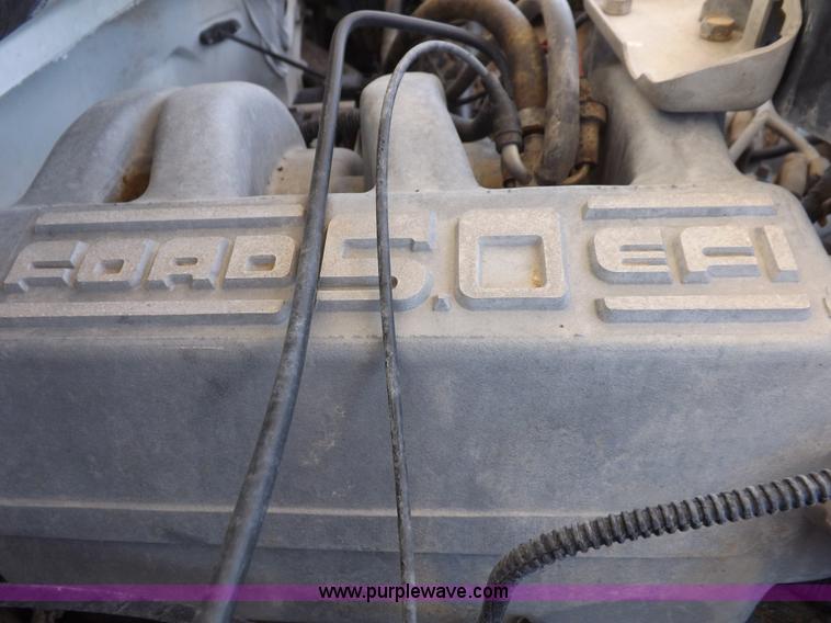 image for item K3992 1992 Ford F150 pickup truck