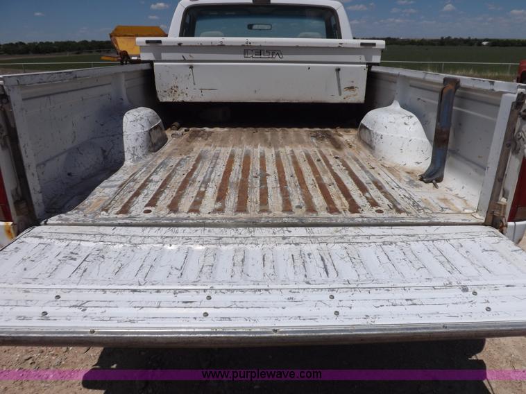 image for item K3992 1992 Ford F150 pickup truck