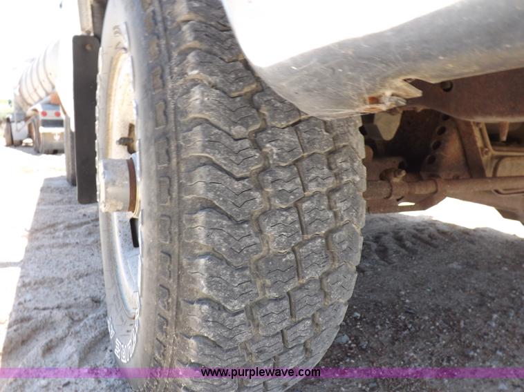 image for item K3992 1992 Ford F150 pickup truck