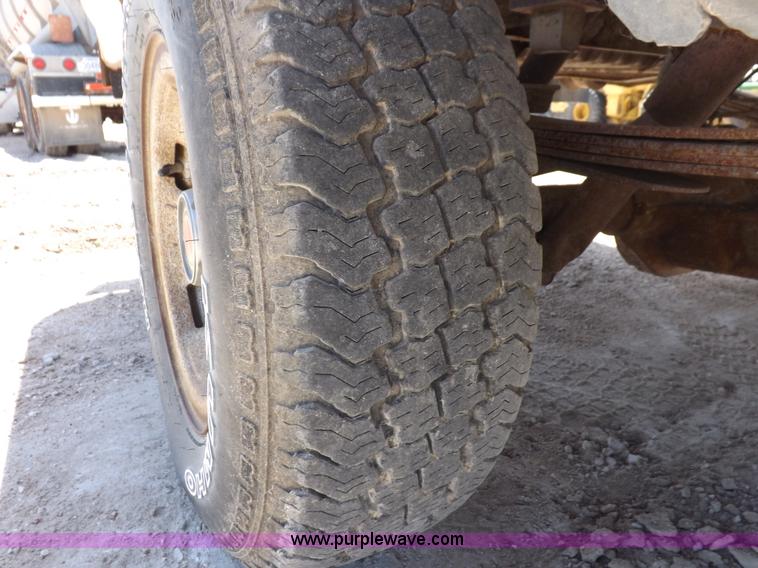 image for item K3992 1992 Ford F150 pickup truck