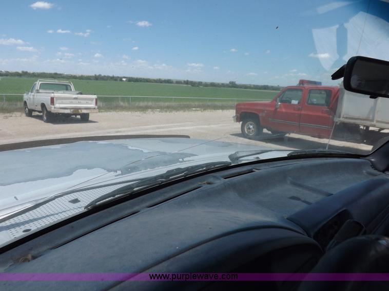 image for item K3992 1992 Ford F150 pickup truck