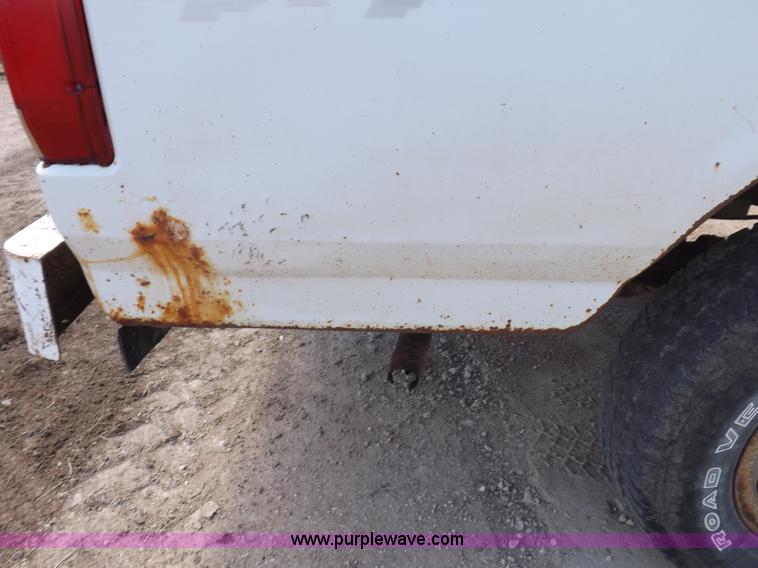 image for item K3992 1992 Ford F150 pickup truck