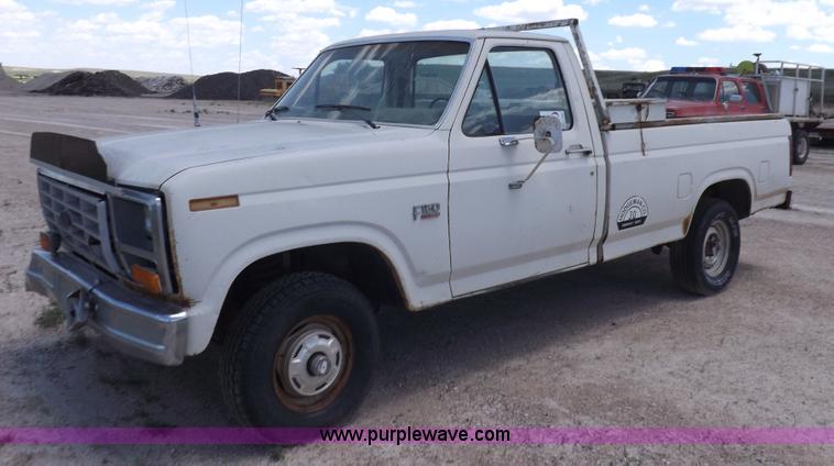 image for item K3993 1986 Ford F150 pickup truck