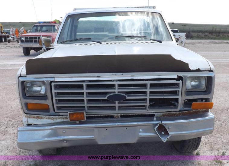 image for item K3993 1986 Ford F150 pickup truck