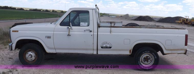 image for item K3993 1986 Ford F150 pickup truck