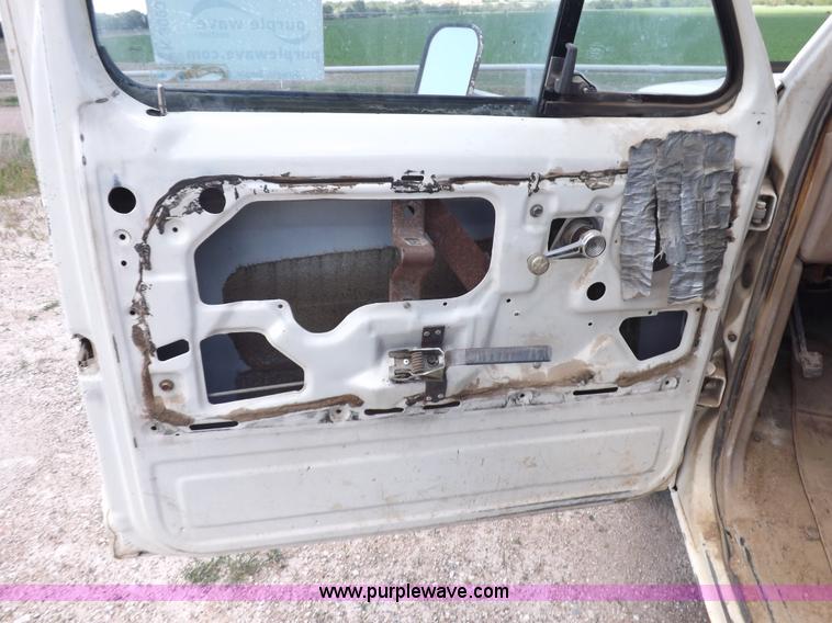 image for item K3993 1986 Ford F150 pickup truck