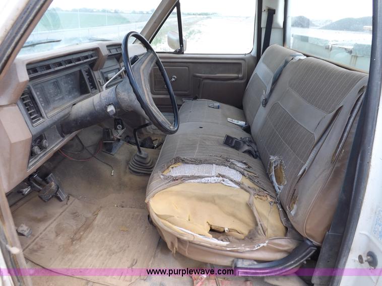 image for item K3993 1986 Ford F150 pickup truck