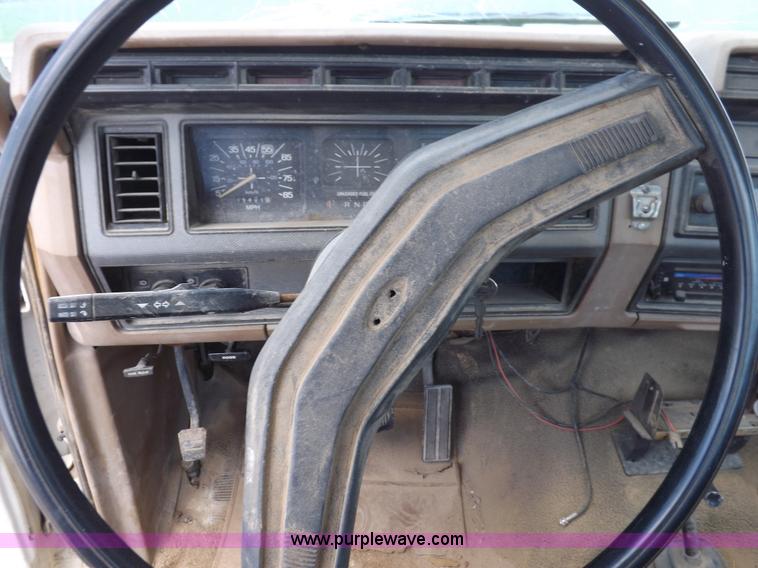 image for item K3993 1986 Ford F150 pickup truck