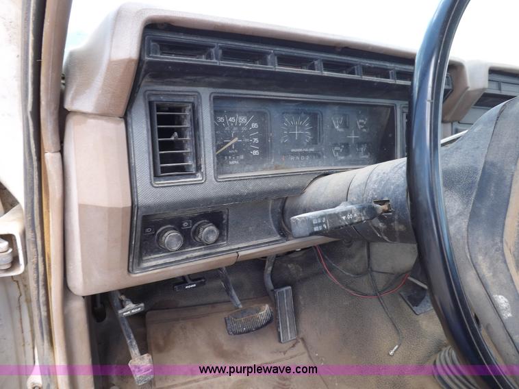 image for item K3993 1986 Ford F150 pickup truck